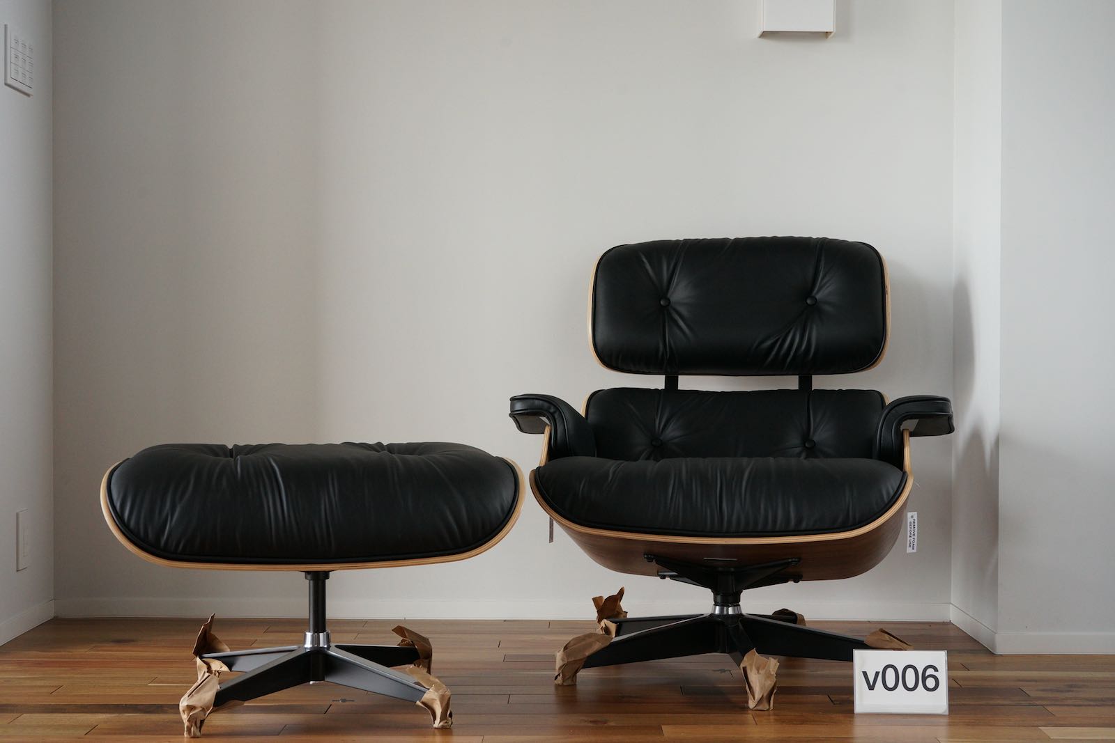 イームズラウンジチェアの木目