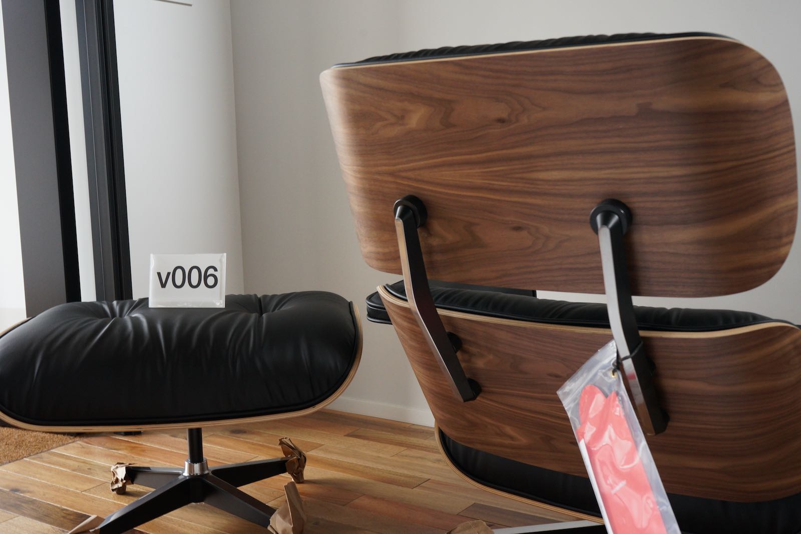 イームズラウンジチェアの木目