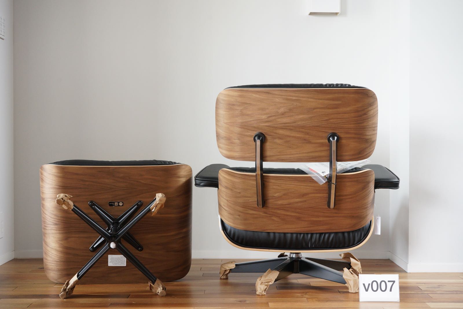 イームズラウンジチェアの木目