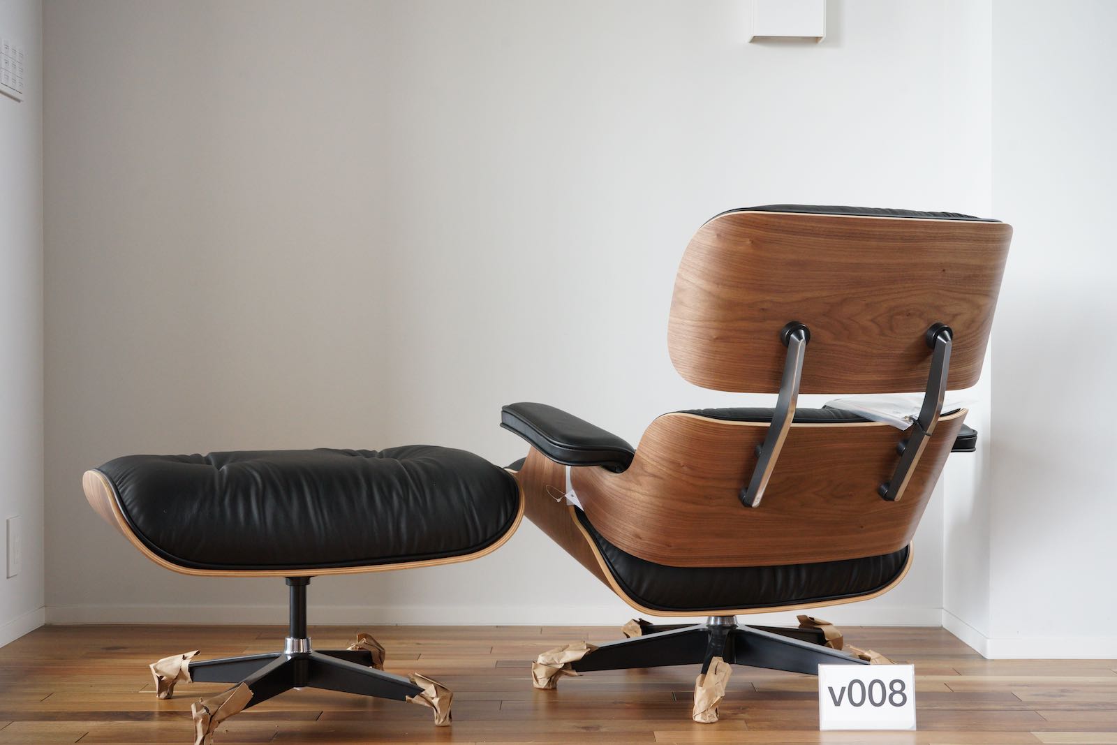 イームズラウンジチェアの木目