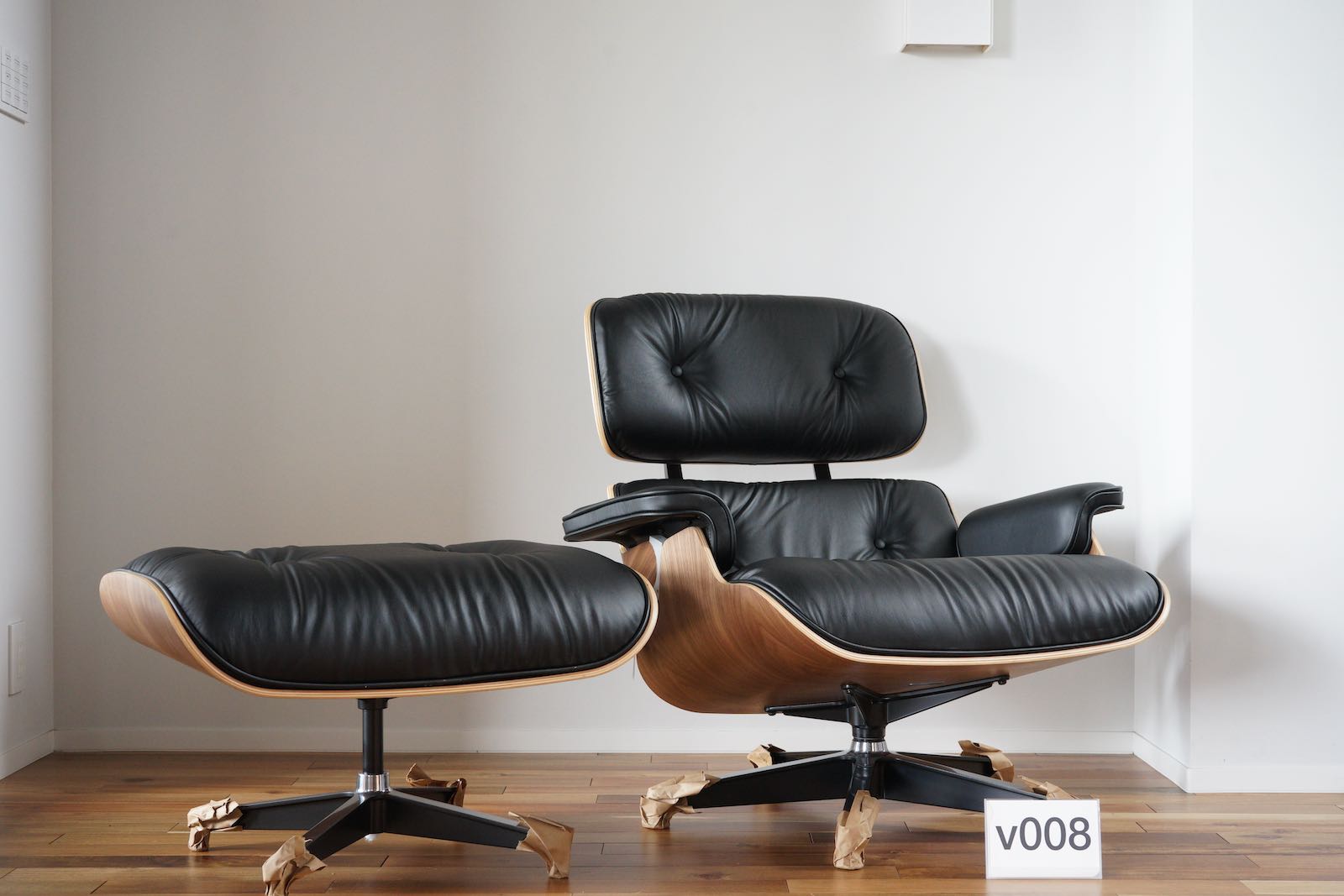 イームズラウンジチェアの木目