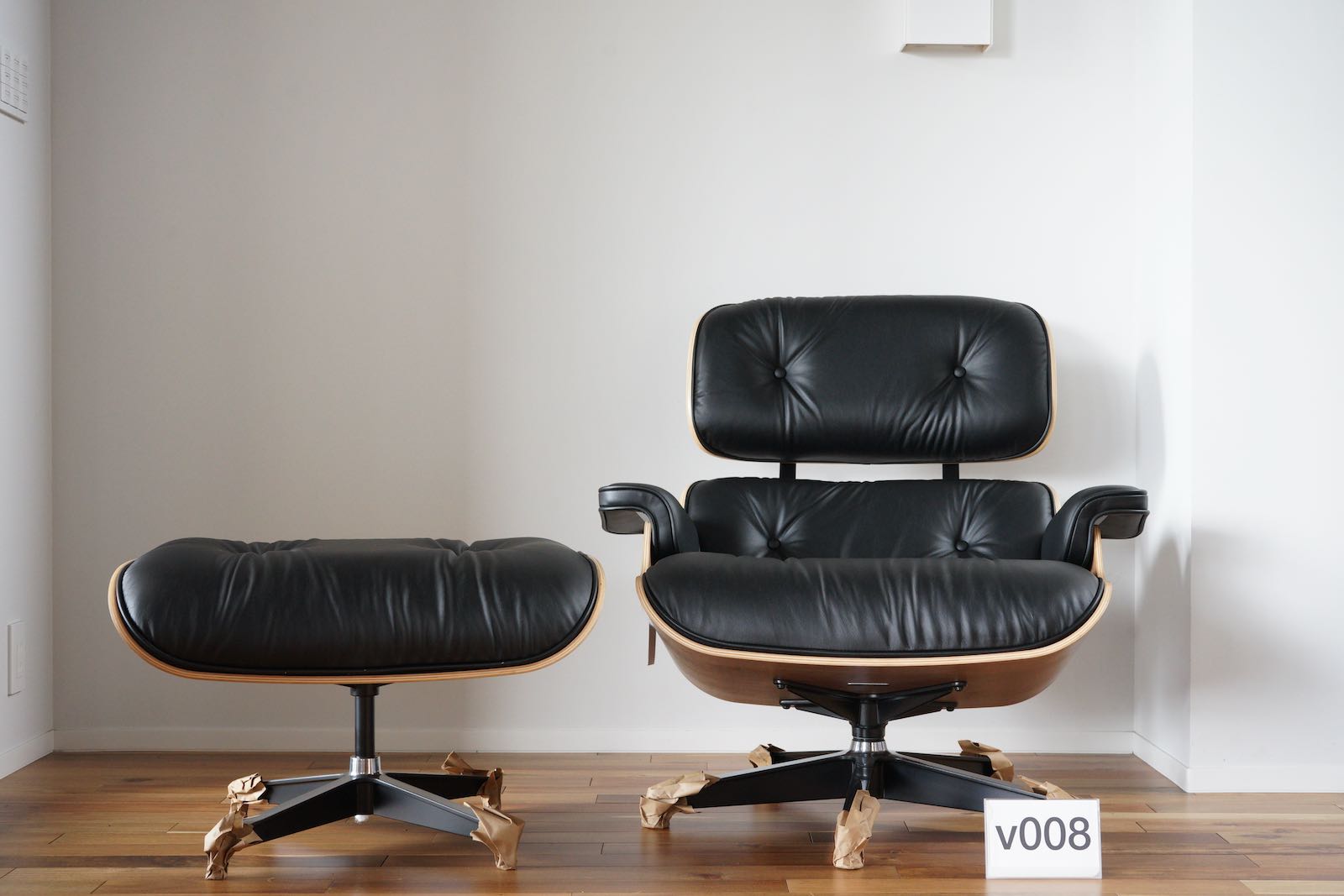 イームズラウンジチェアの木目