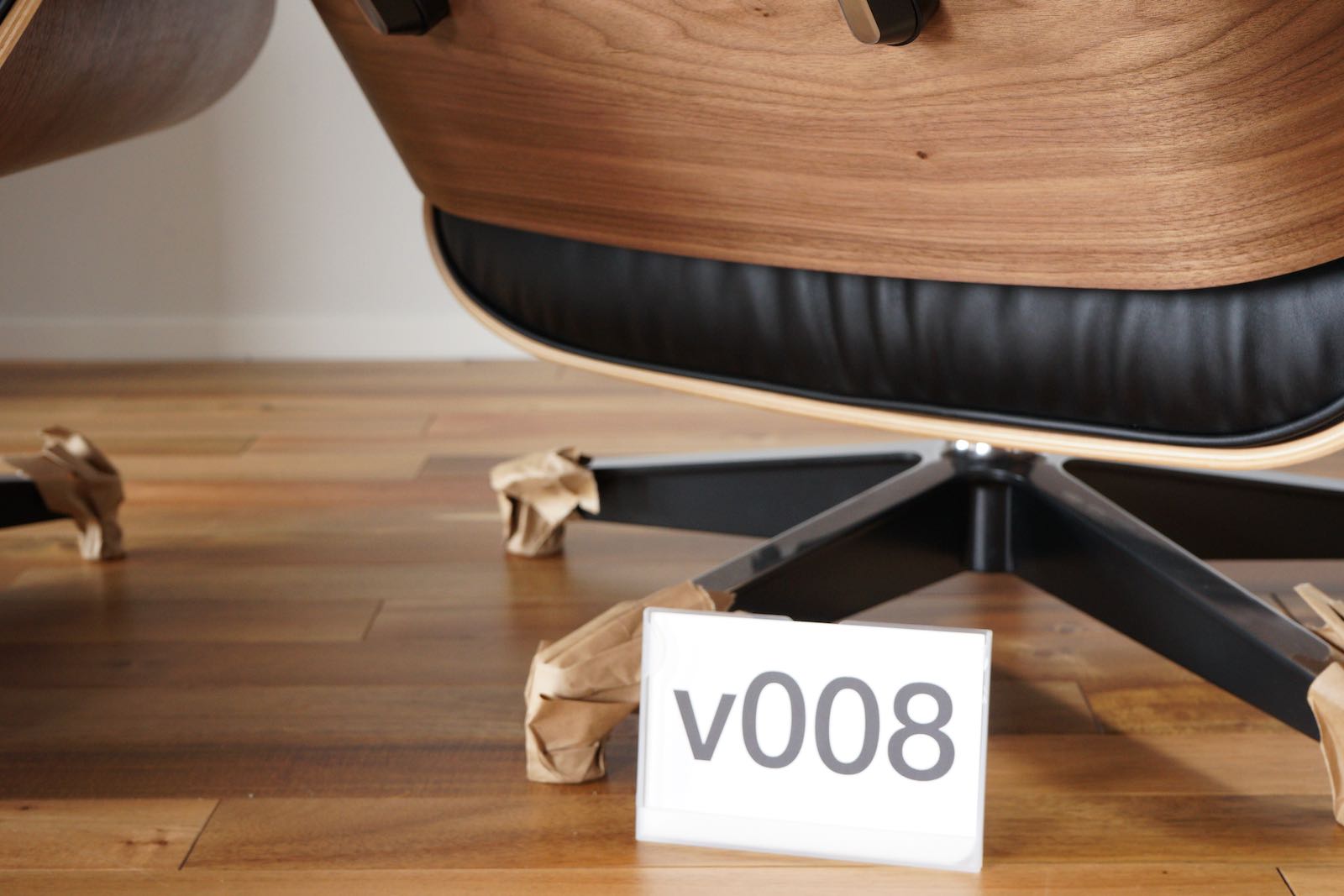 イームズラウンジチェアの木目