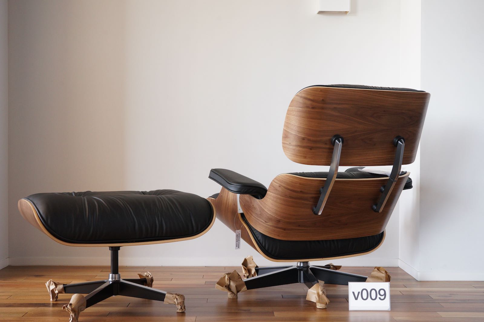 イームズラウンジチェアの木目