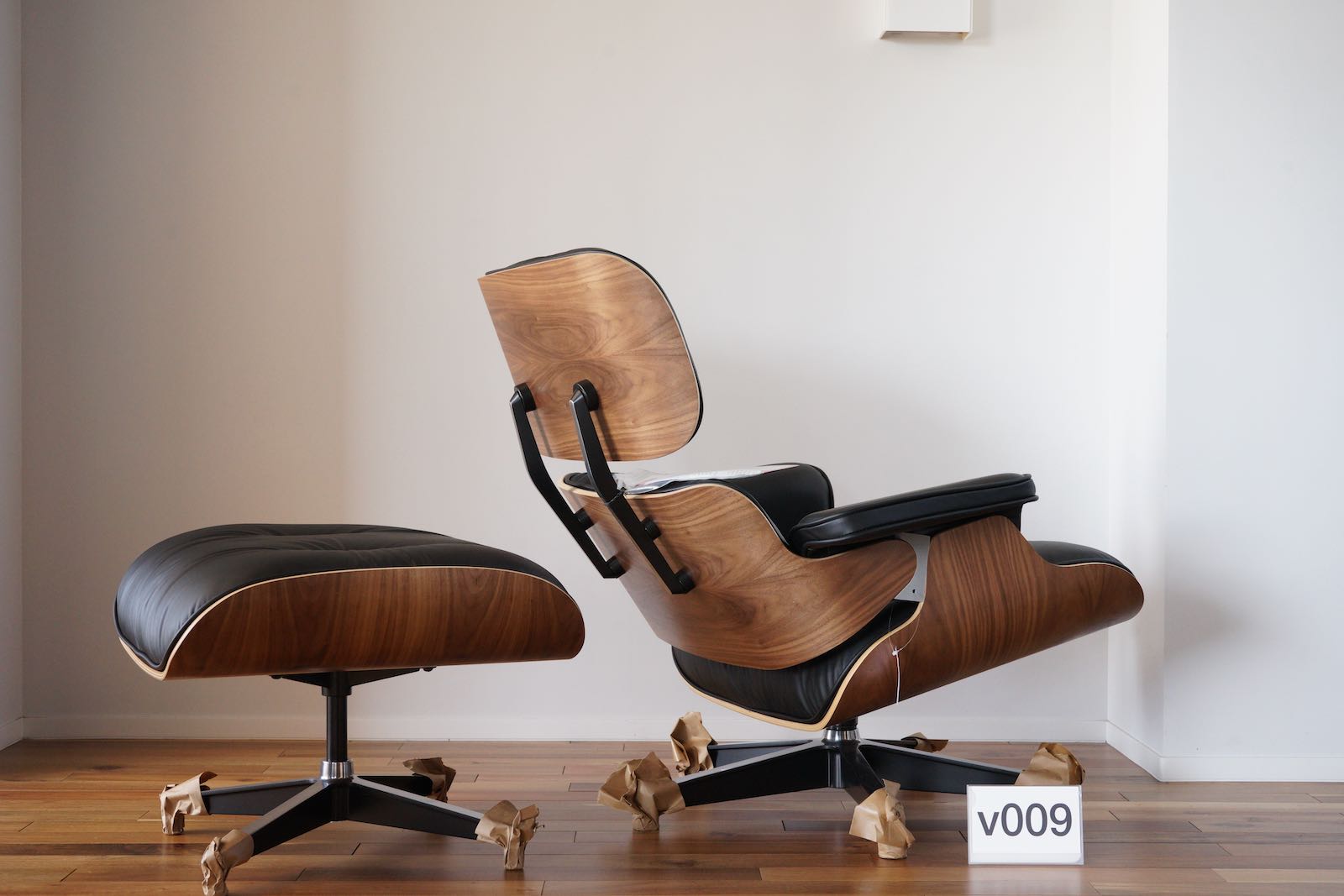イームズラウンジチェアの木目