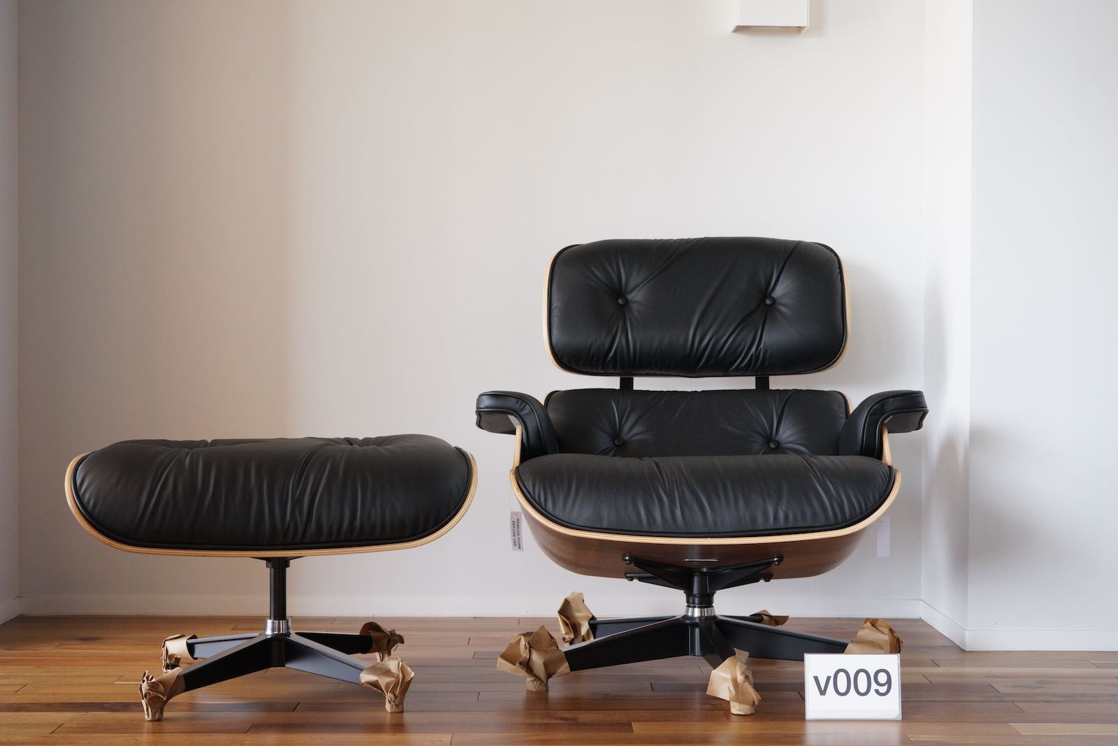 イームズラウンジチェアの木目