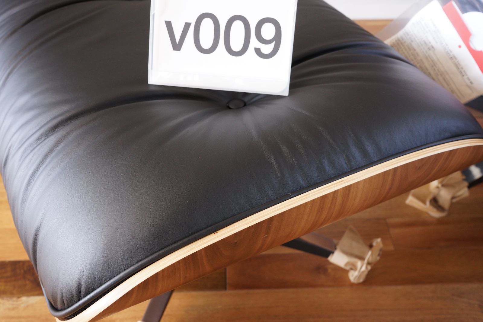 イームズラウンジチェアの木目