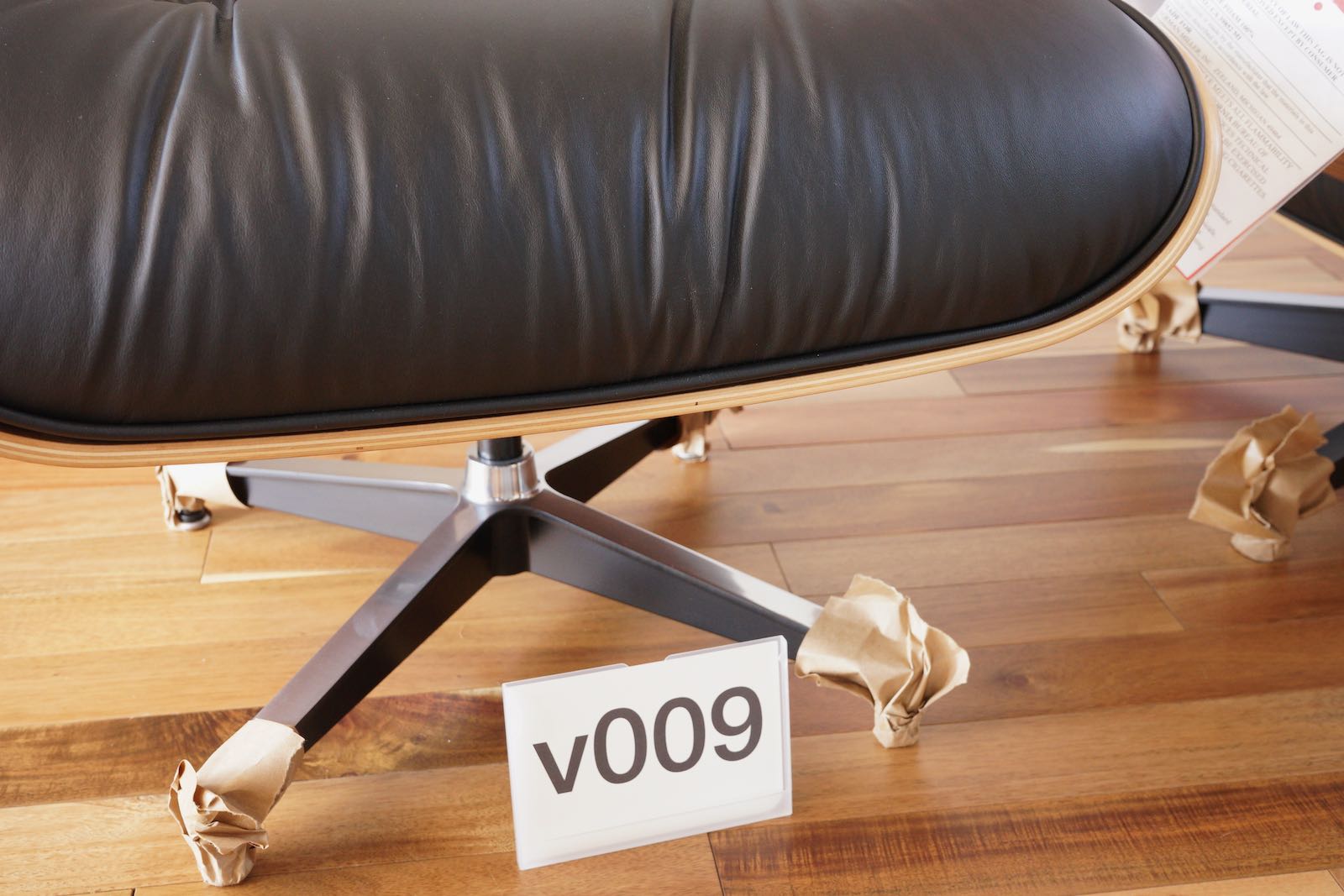 イームズラウンジチェアの木目