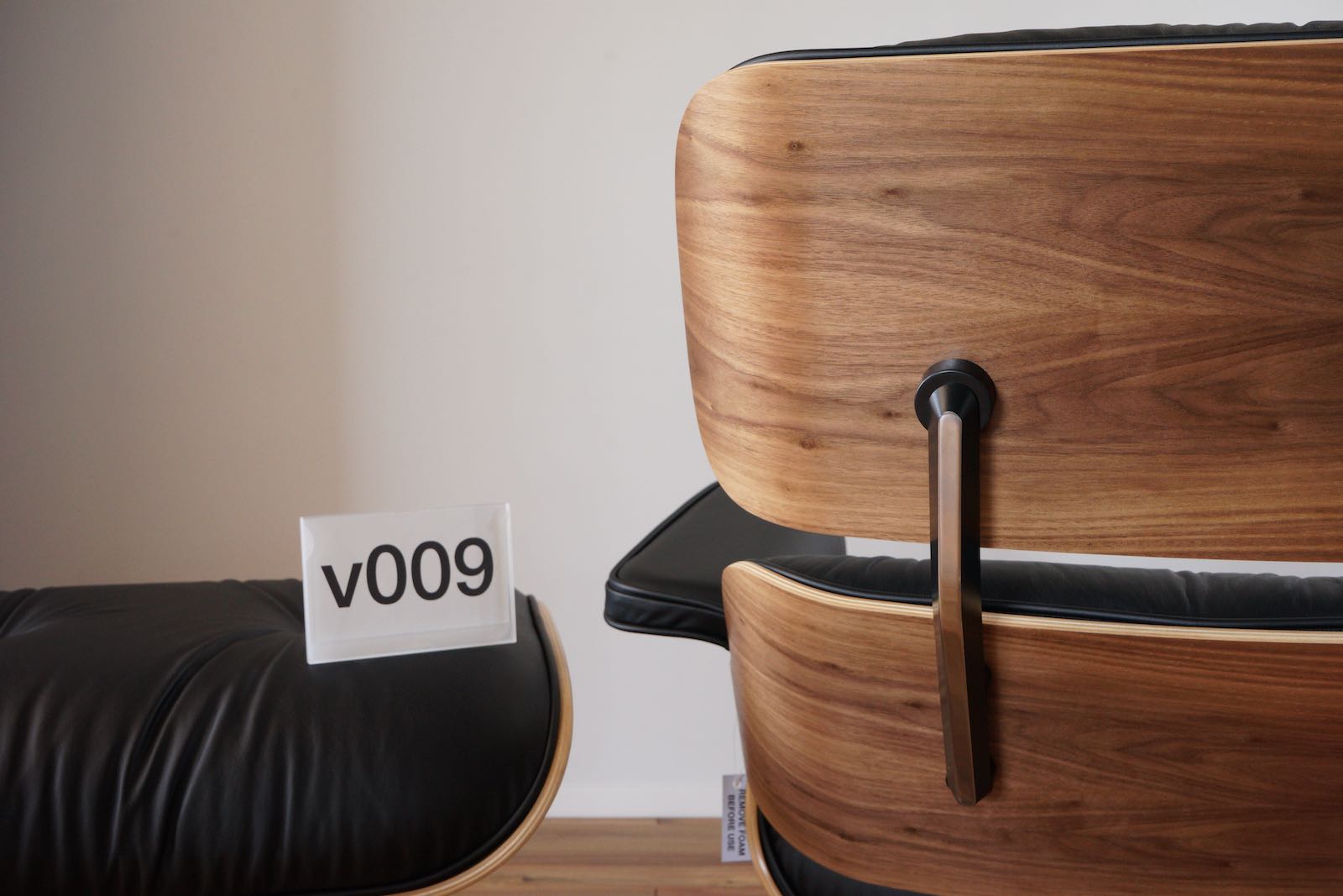 イームズラウンジチェアの木目