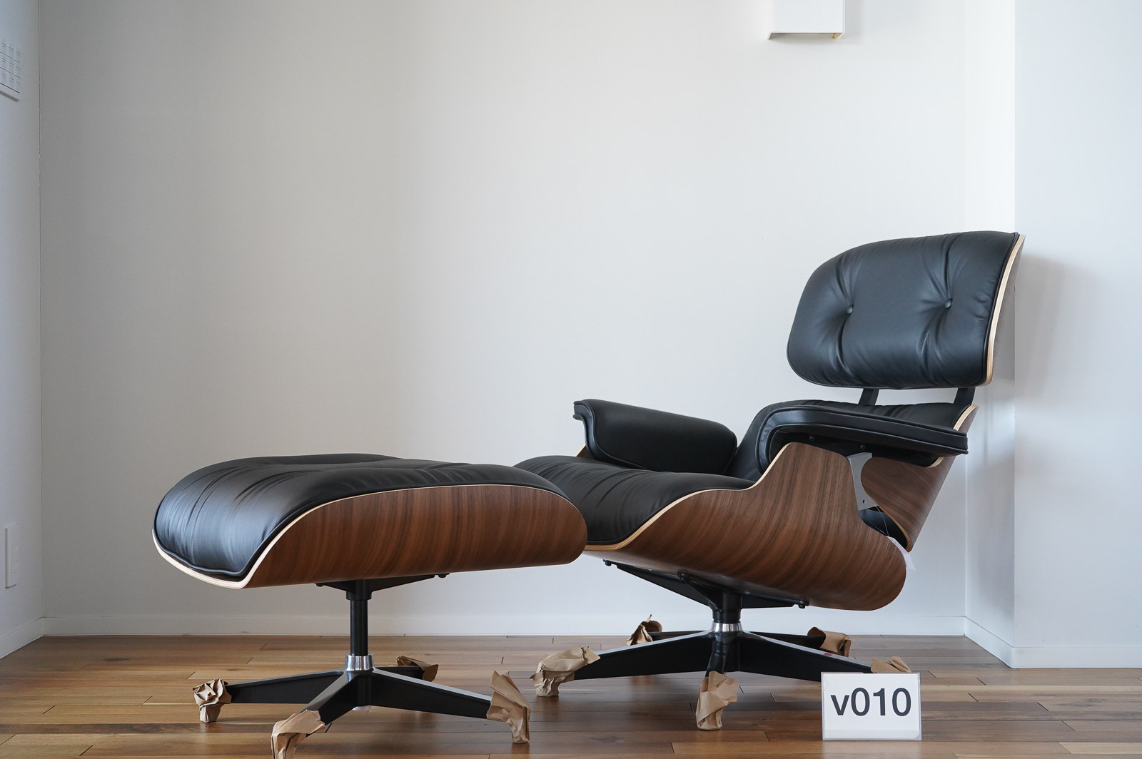 イームズラウンジチェアの木目