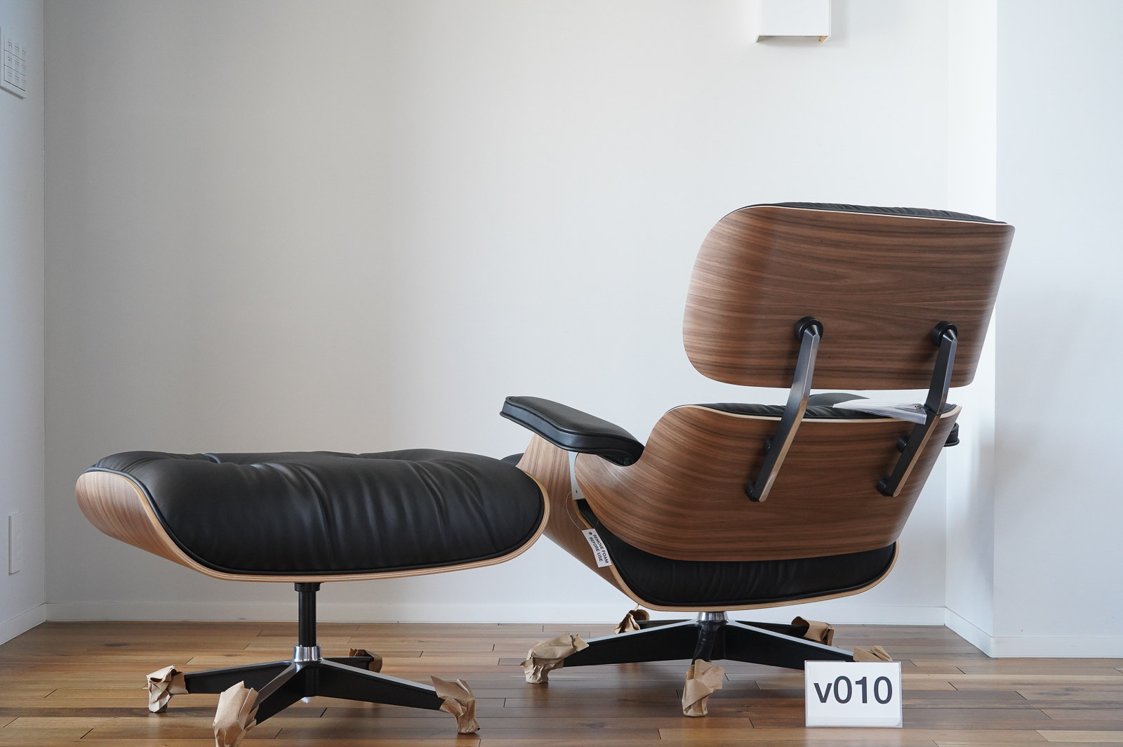 イームズラウンジチェアの木目