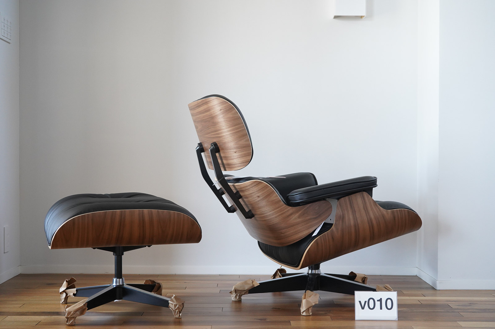 イームズラウンジチェアの木目