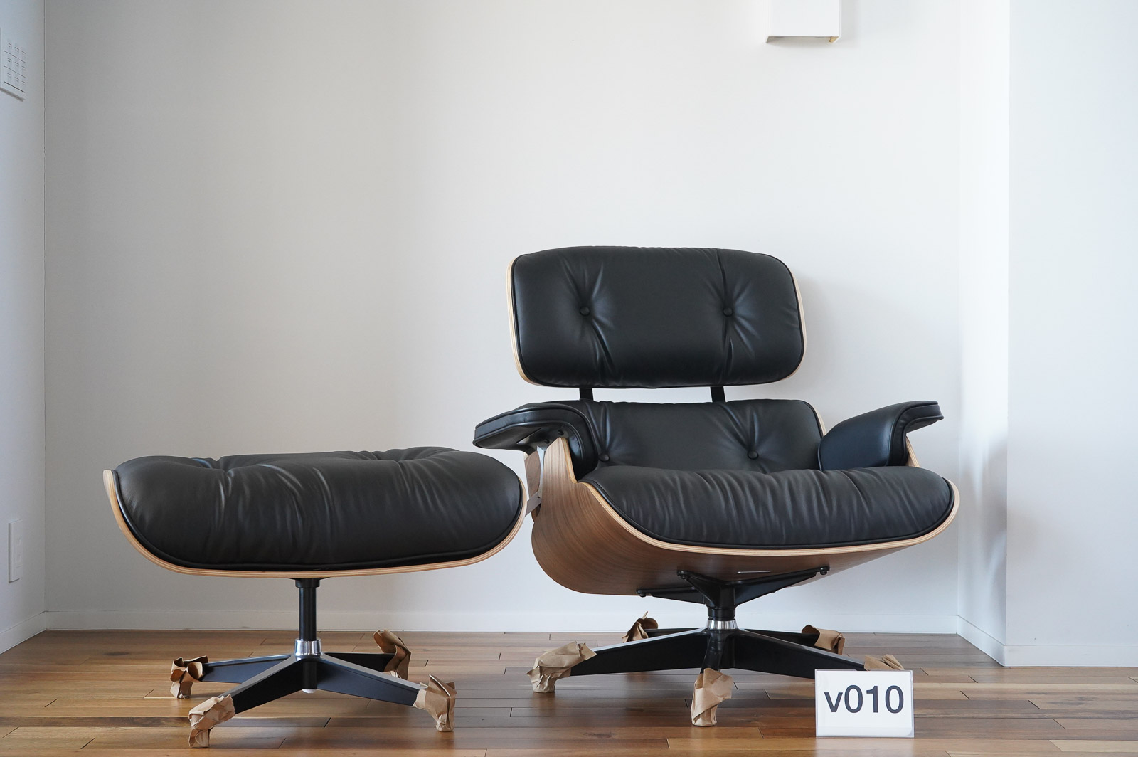 イームズラウンジチェアの木目