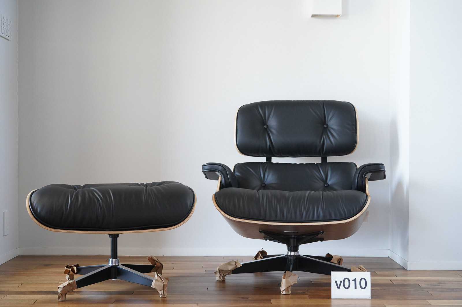 イームズラウンジチェアの木目