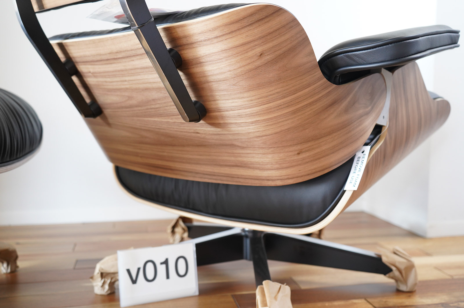 イームズラウンジチェアの木目