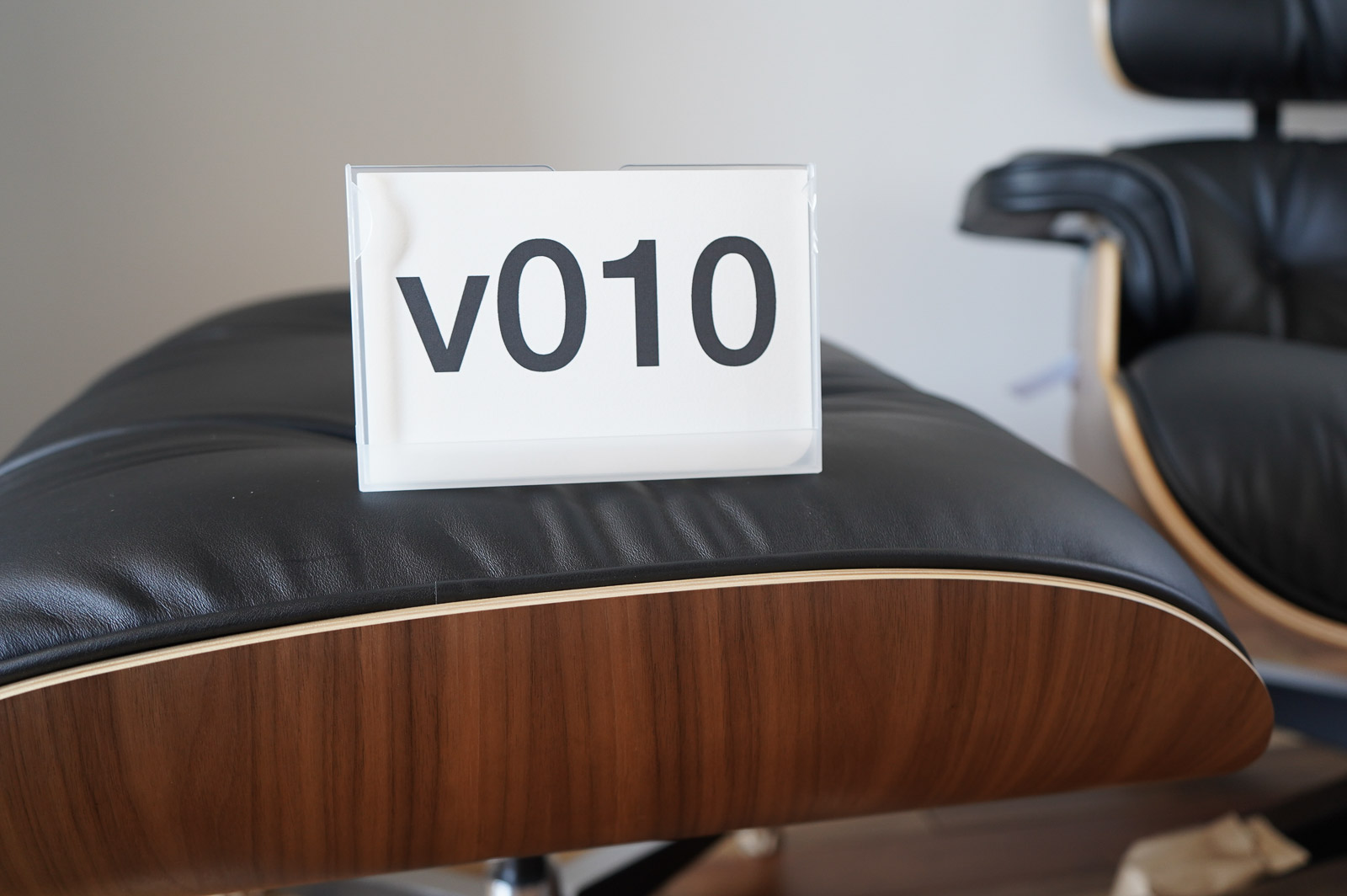 イームズラウンジチェアの木目