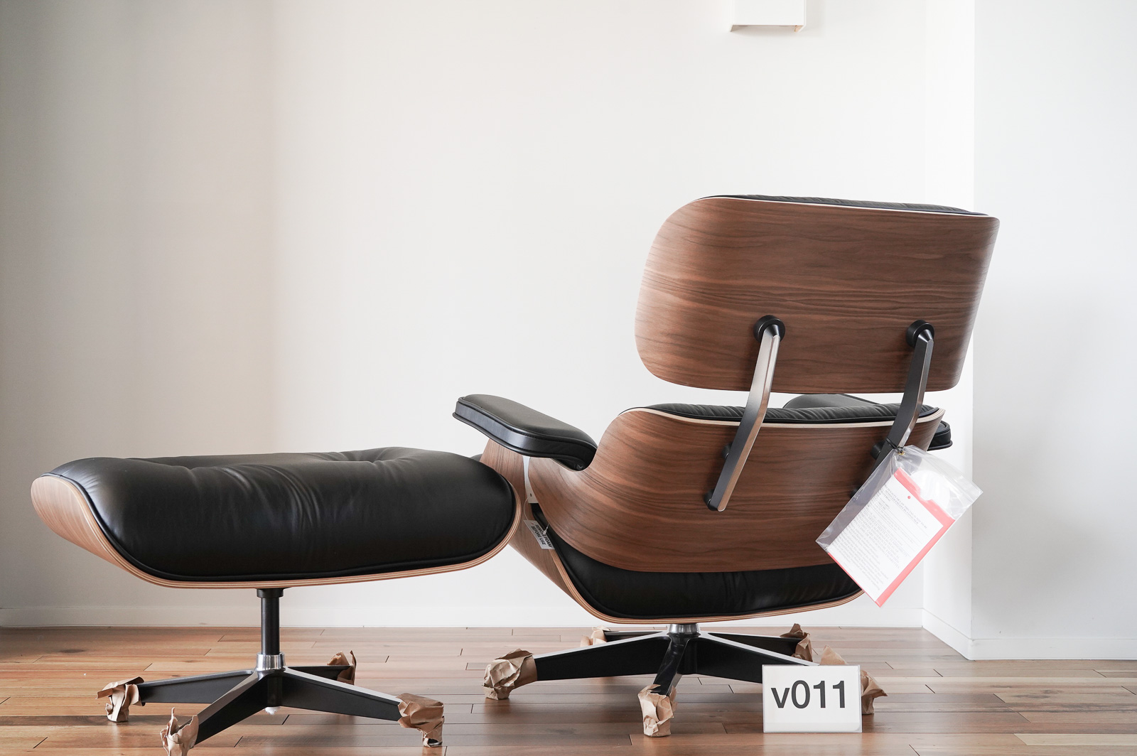 イームズラウンジチェアの木目