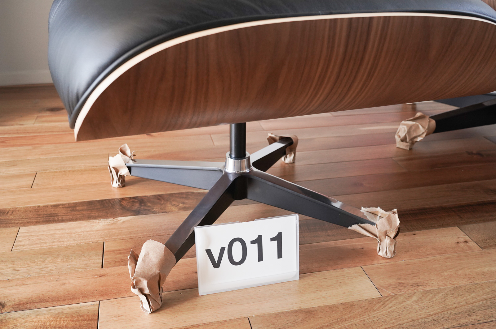 イームズラウンジチェアの木目