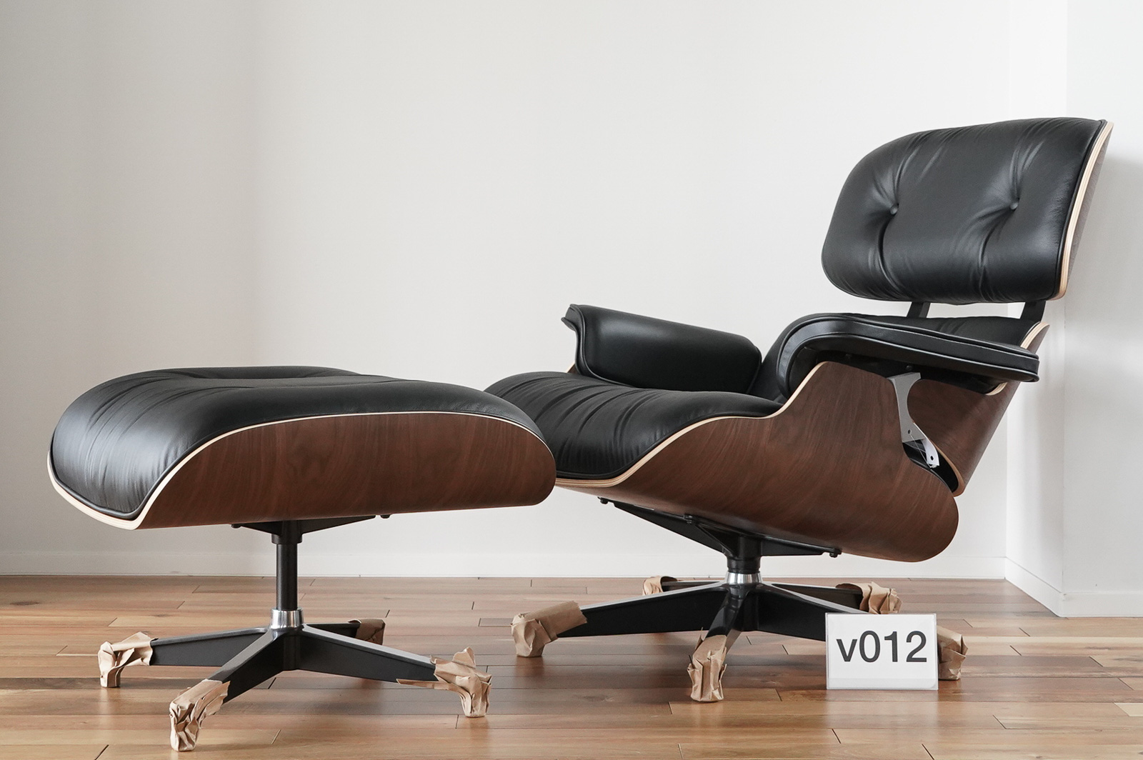 イームズラウンジチェアの木目