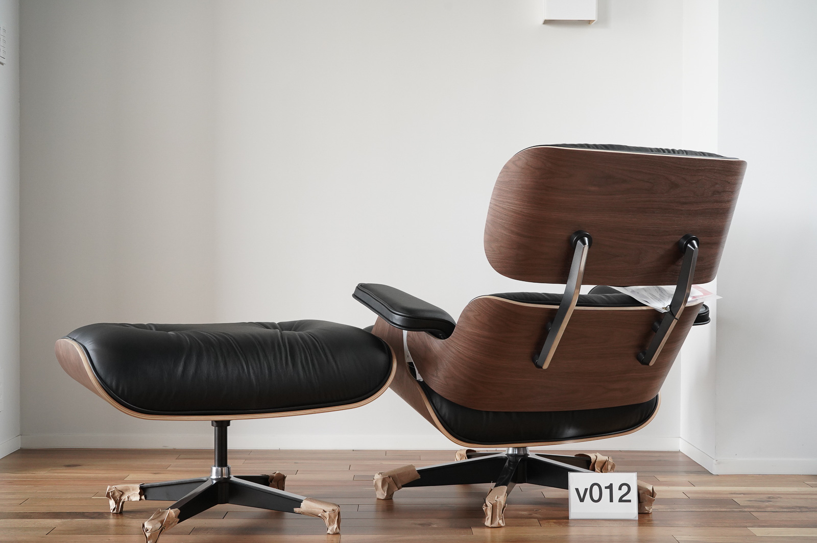 イームズラウンジチェアの木目