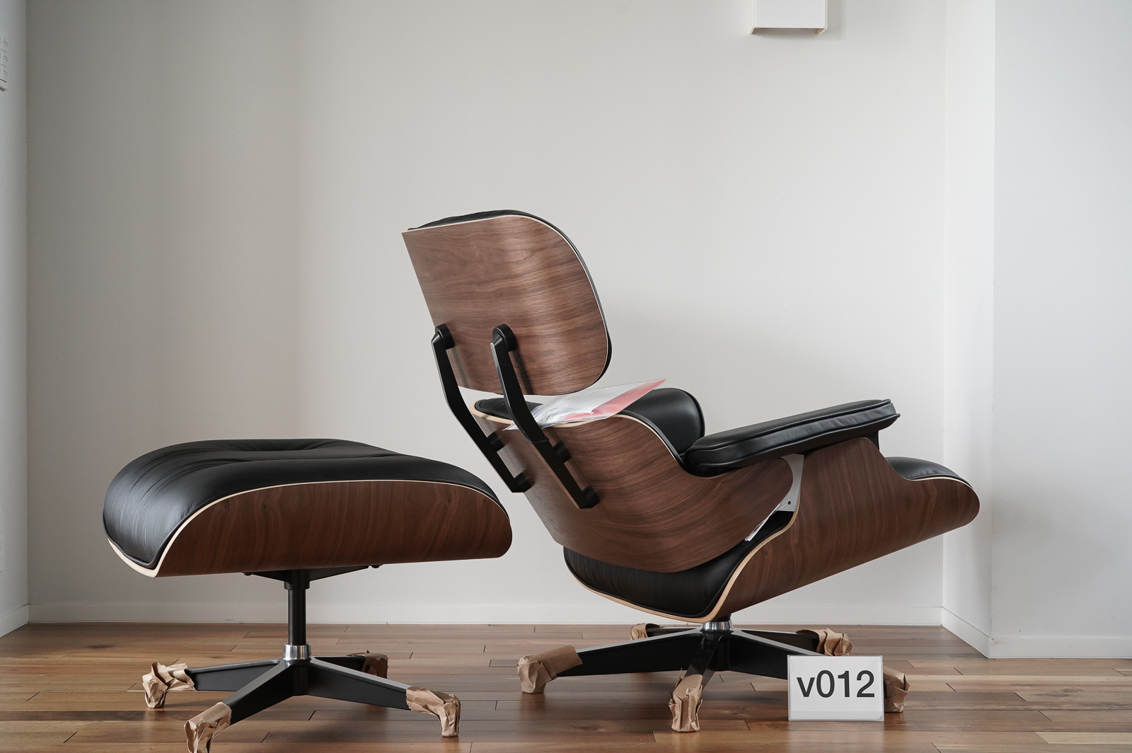 イームズラウンジチェアの木目