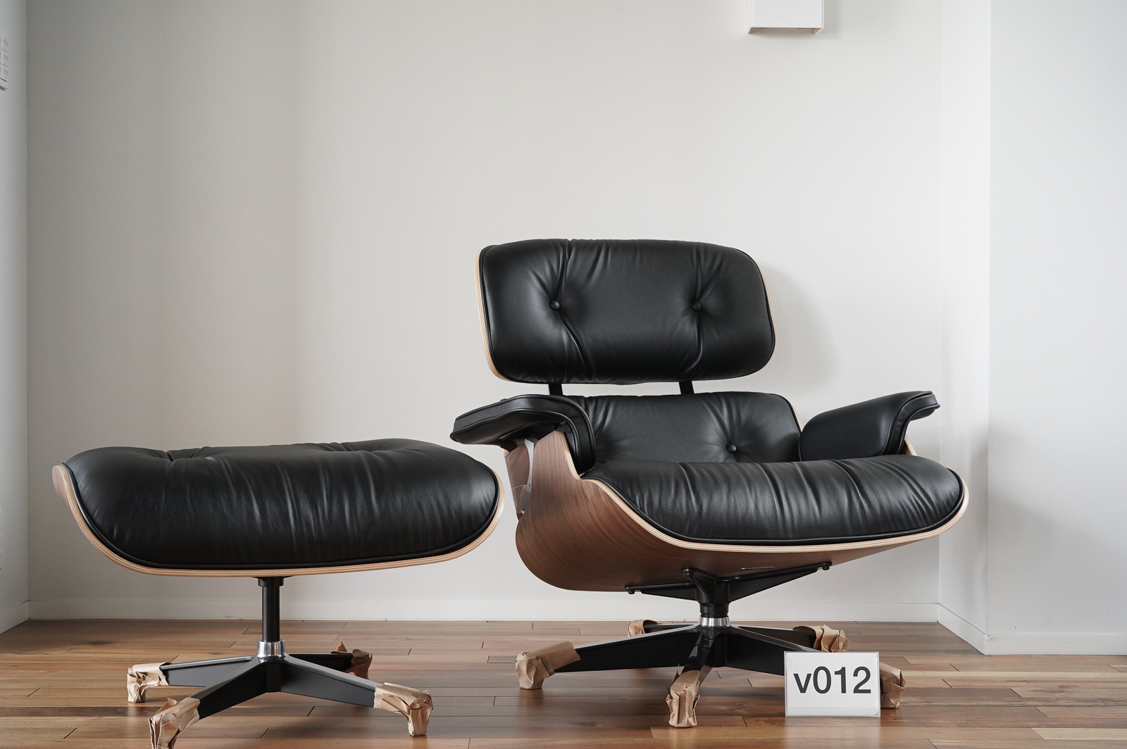 イームズラウンジチェアの木目