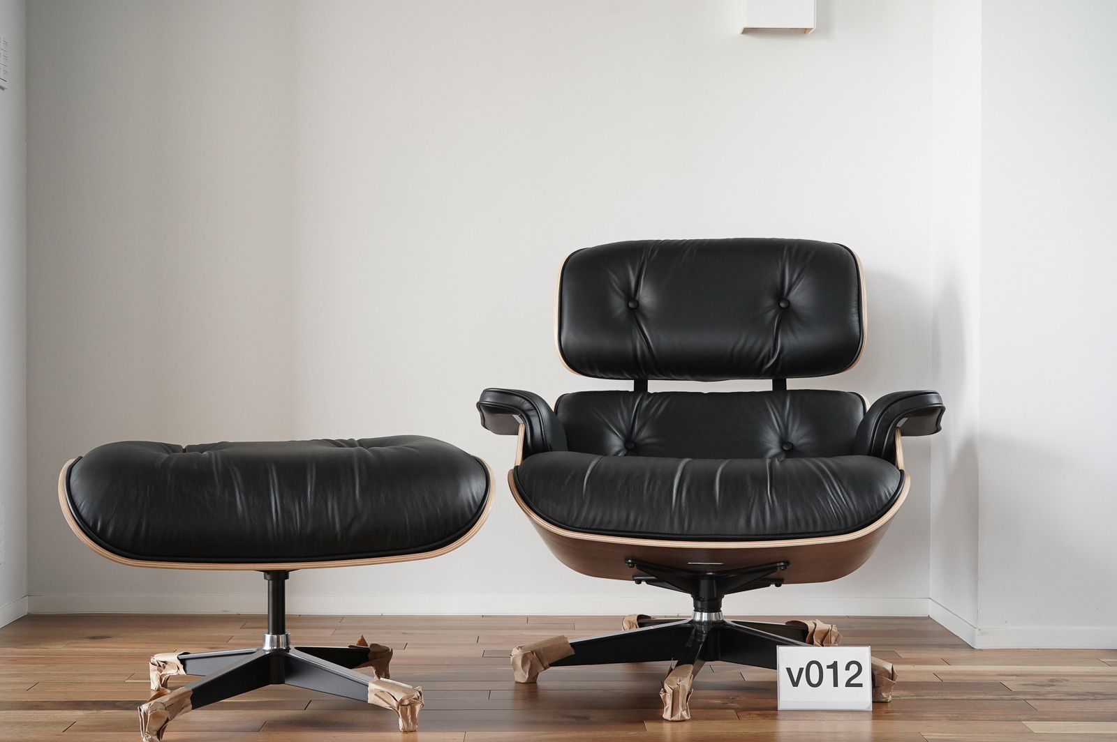 イームズラウンジチェアの木目