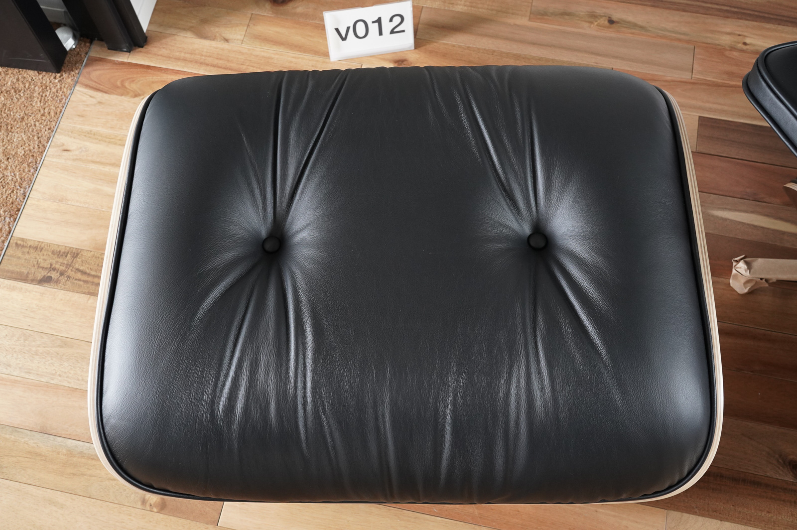 イームズラウンジチェアの木目