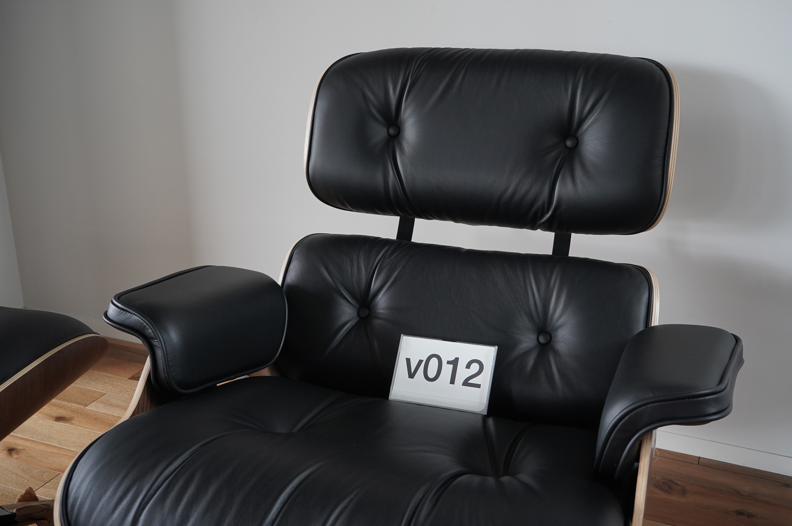 イームズラウンジチェアの木目