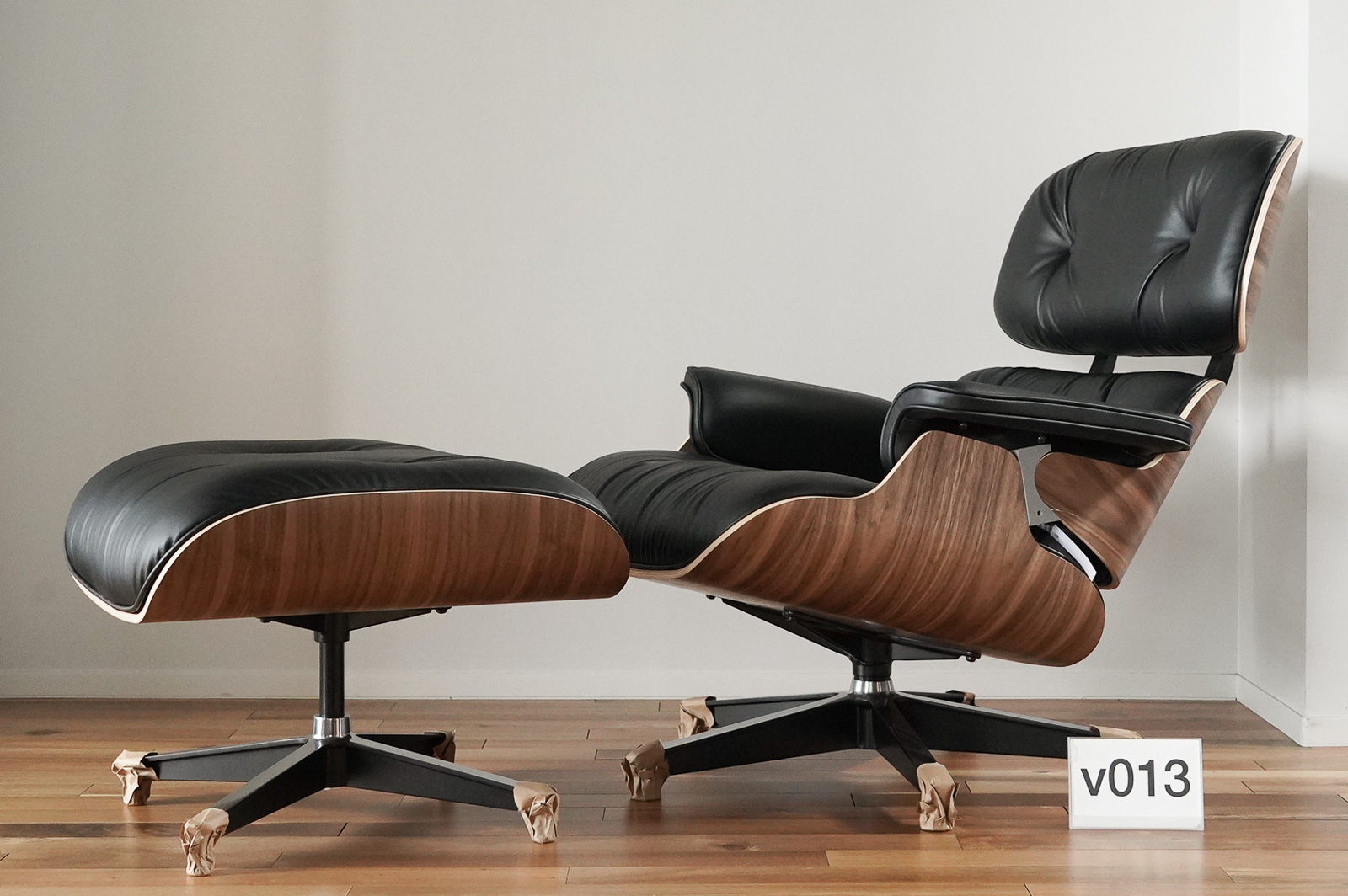 イームズラウンジチェアの木目