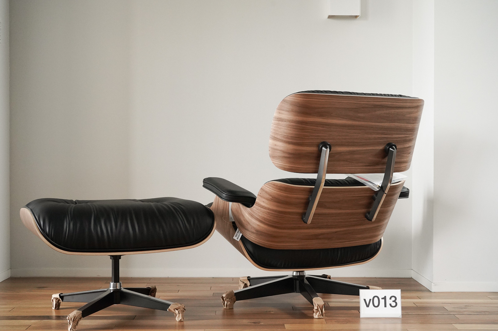 イームズラウンジチェアの木目