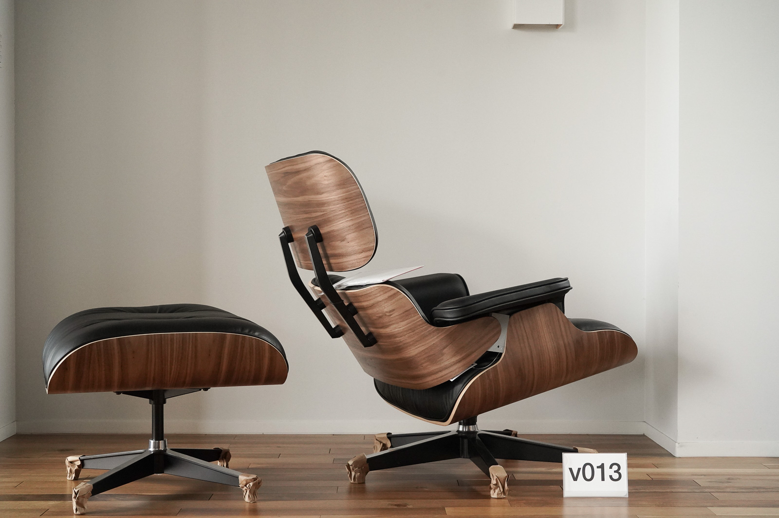 イームズラウンジチェアの木目