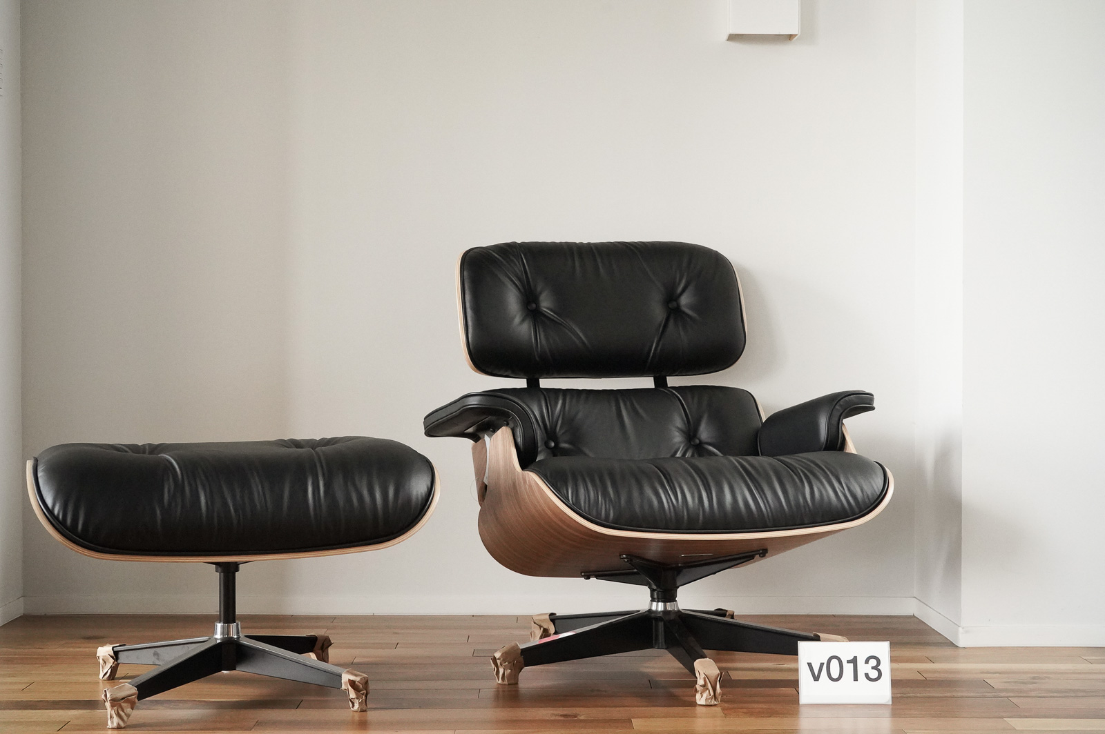 イームズラウンジチェアの木目