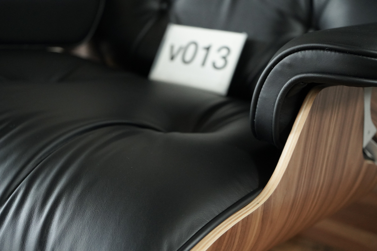 イームズラウンジチェアの木目