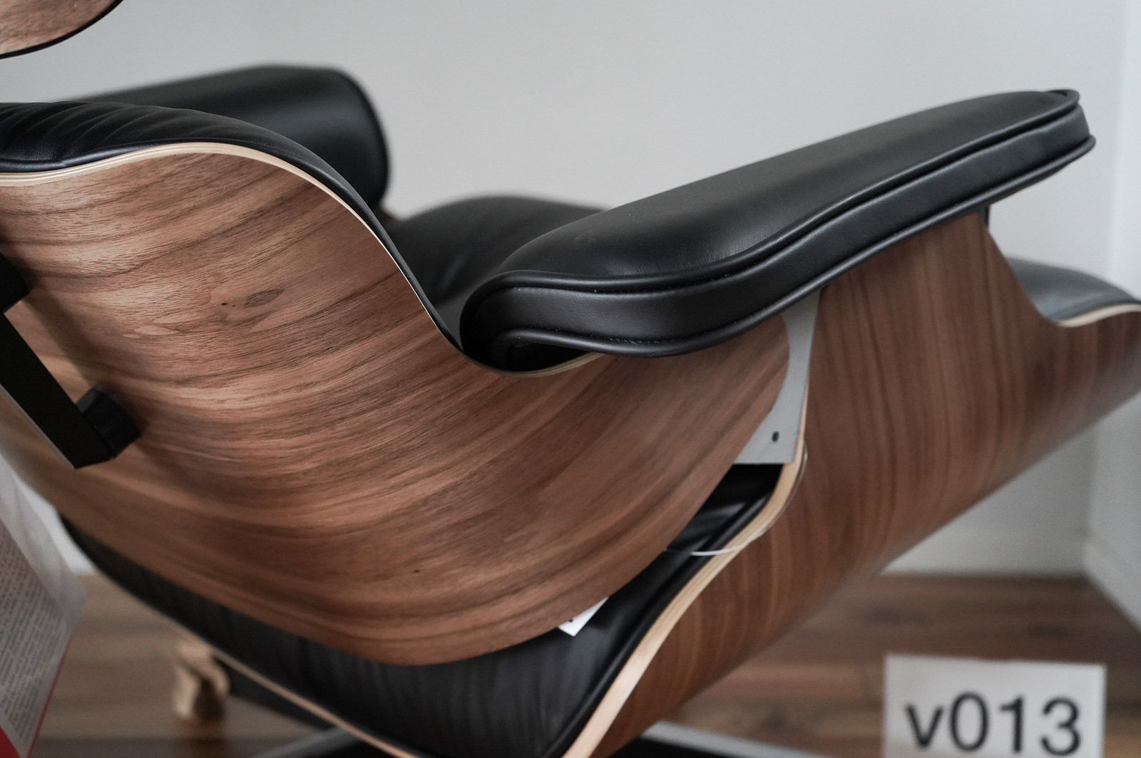イームズラウンジチェアの木目