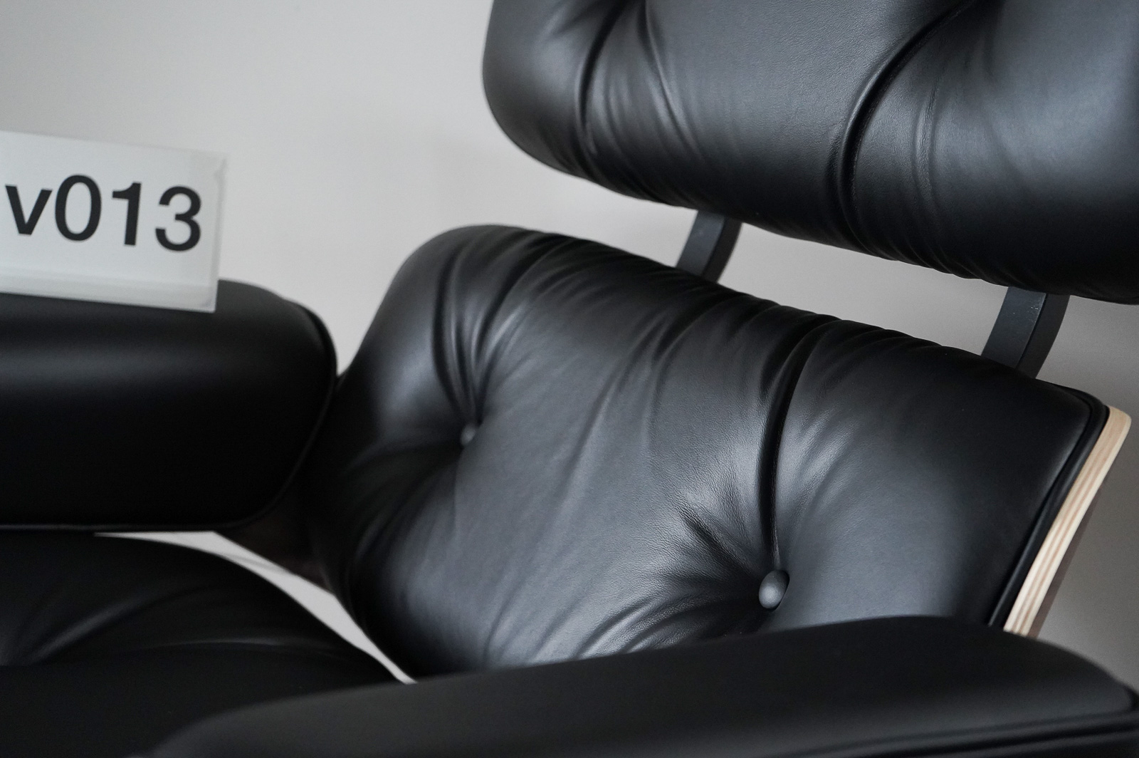 イームズラウンジチェアの木目