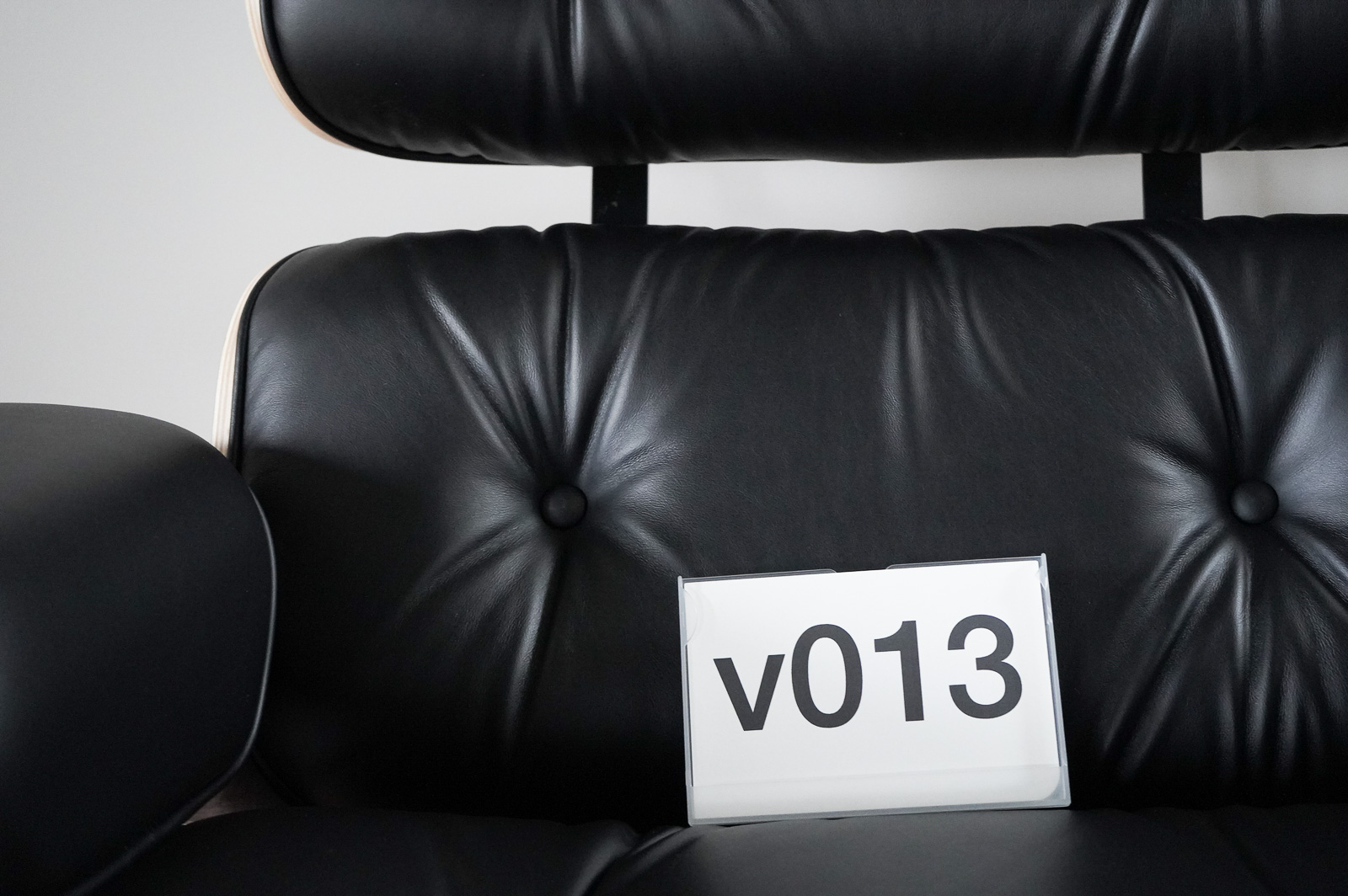 イームズラウンジチェアの木目