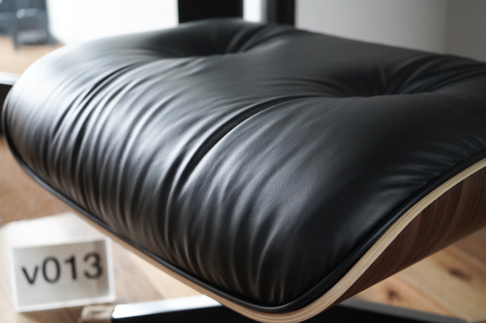 イームズラウンジチェアの木目