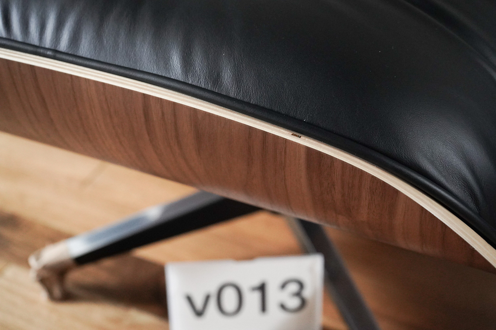 イームズラウンジチェアの木目