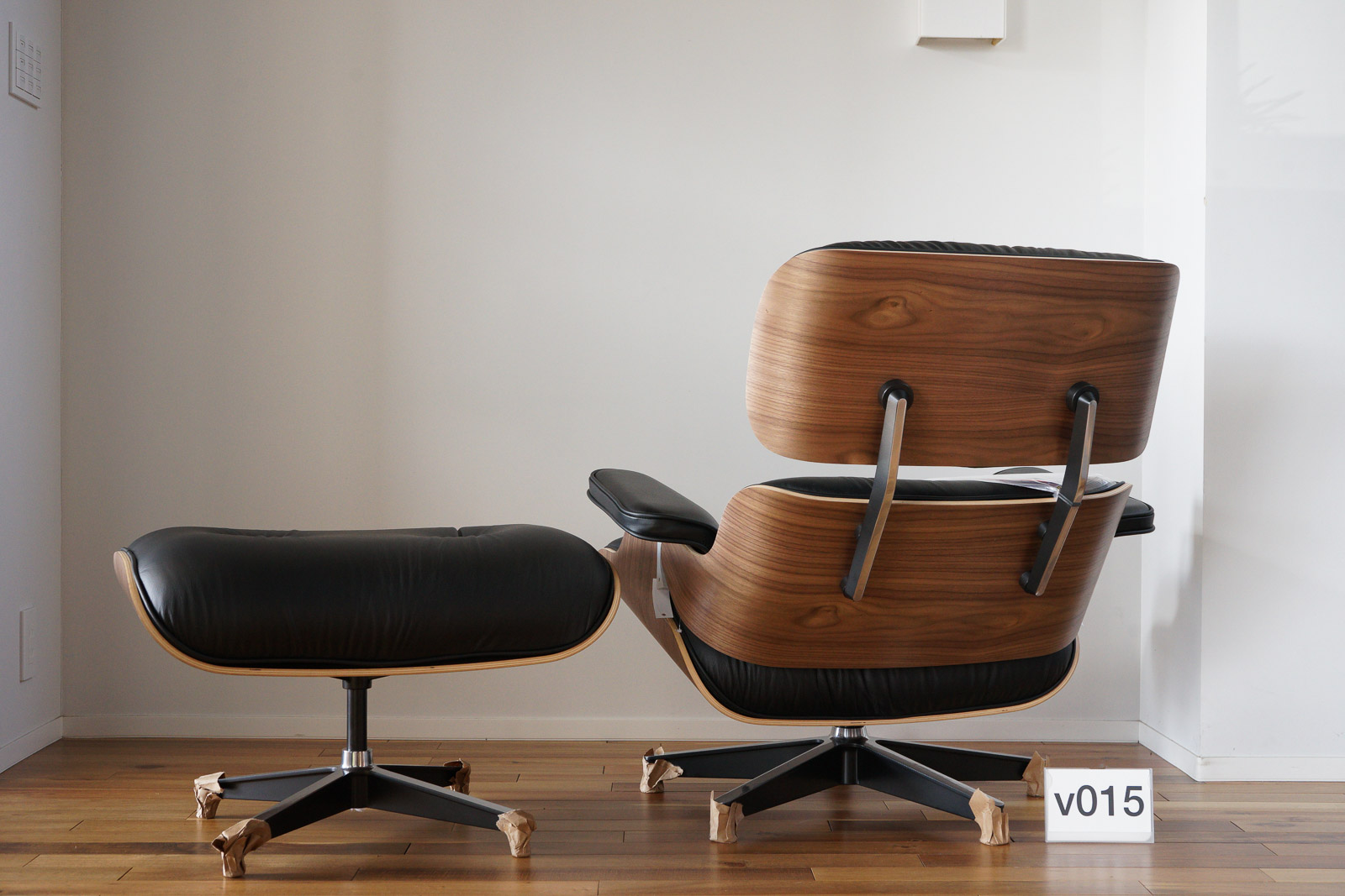 イームズラウンジチェアの木目