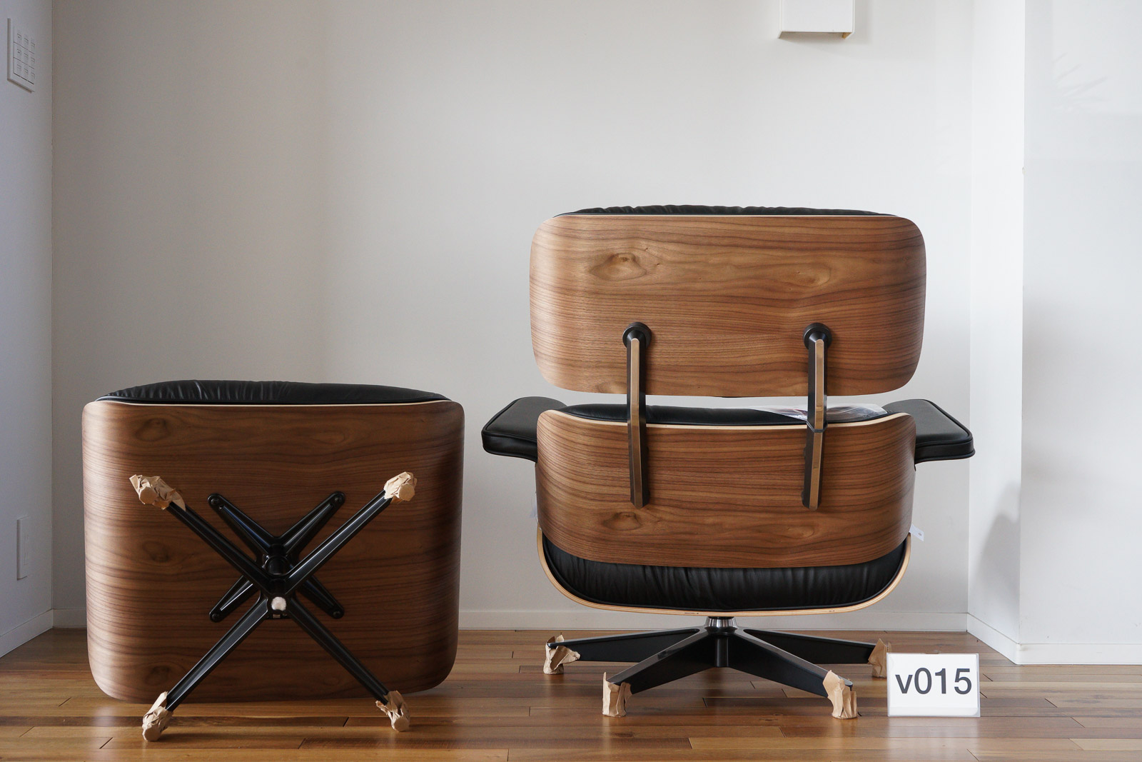 イームズラウンジチェアの木目