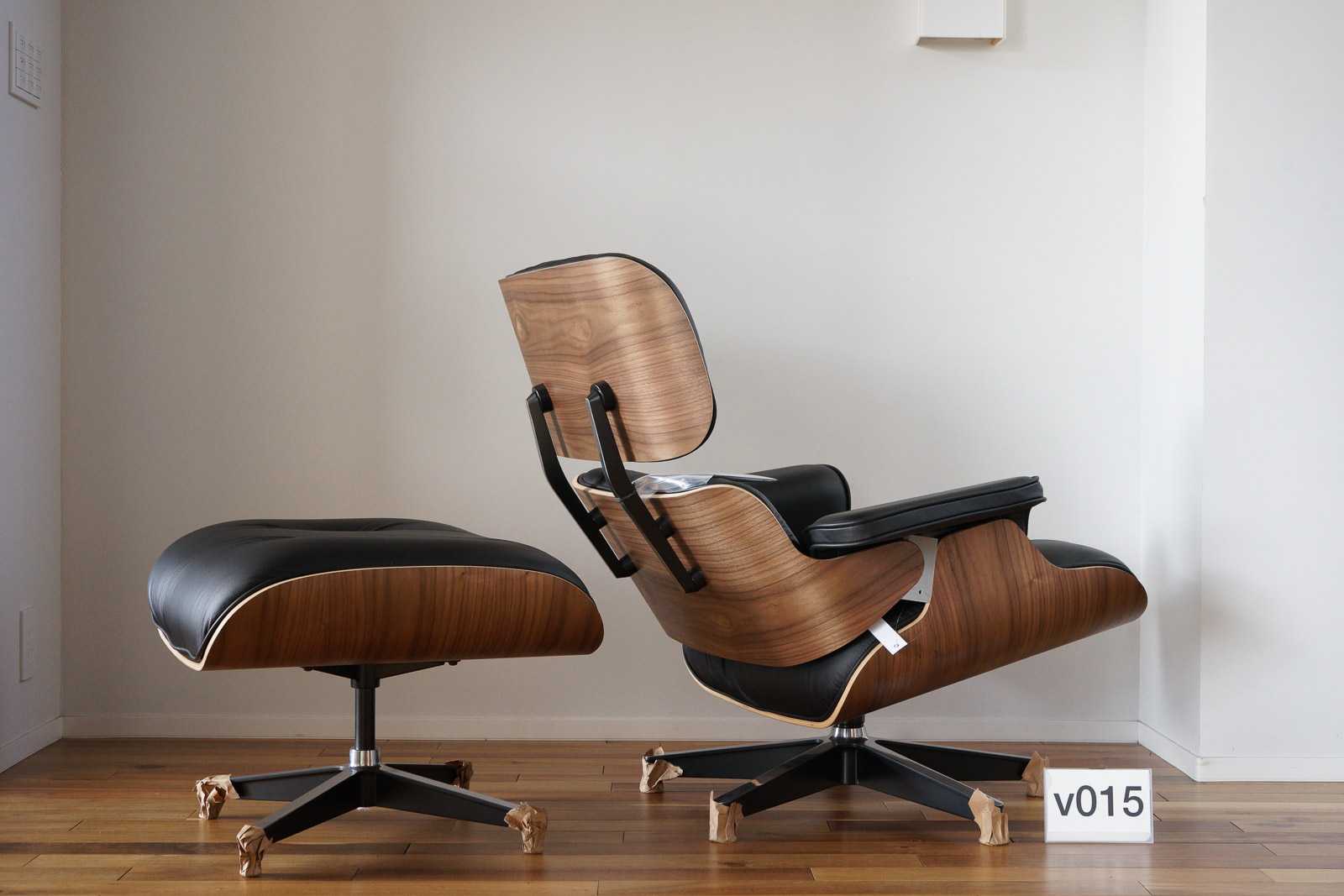 イームズラウンジチェアの木目