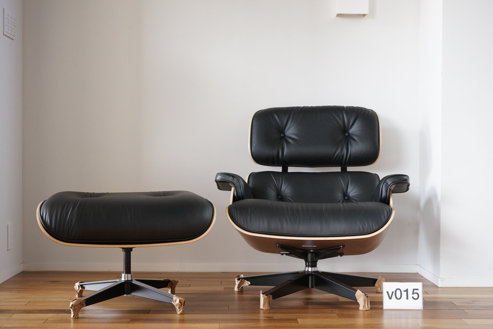 イームズラウンジチェアの木目