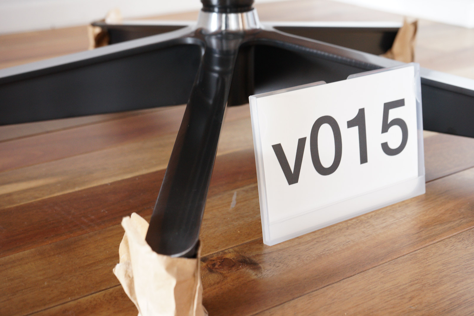 イームズラウンジチェアの木目