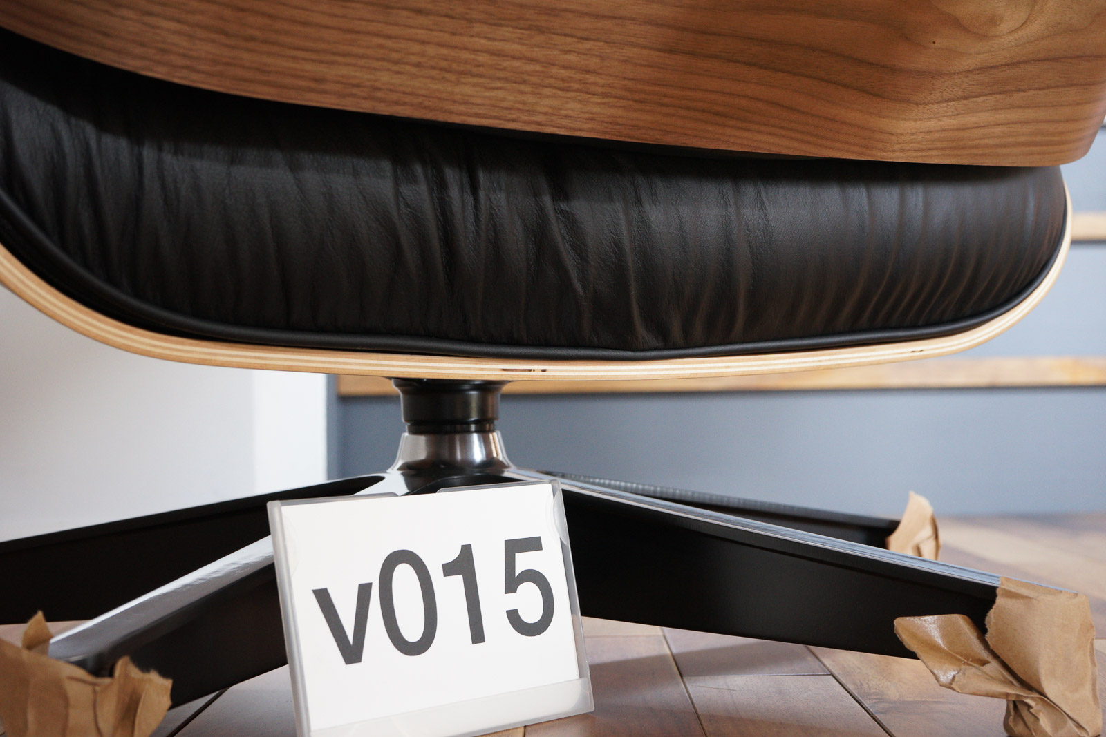 イームズラウンジチェアの木目