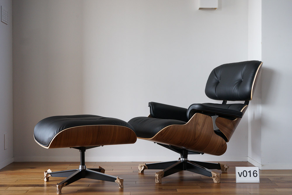 イームズラウンジチェアの木目