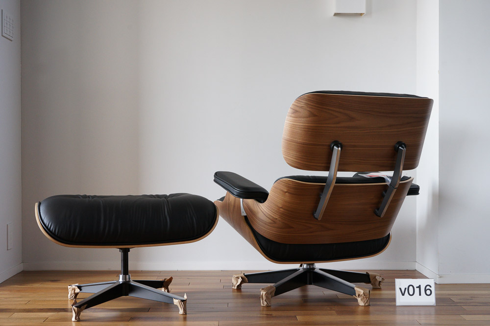 イームズラウンジチェアの木目
