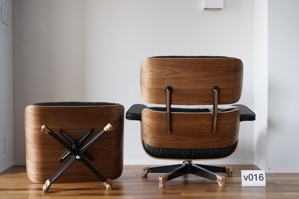 イームズラウンジチェアの木目