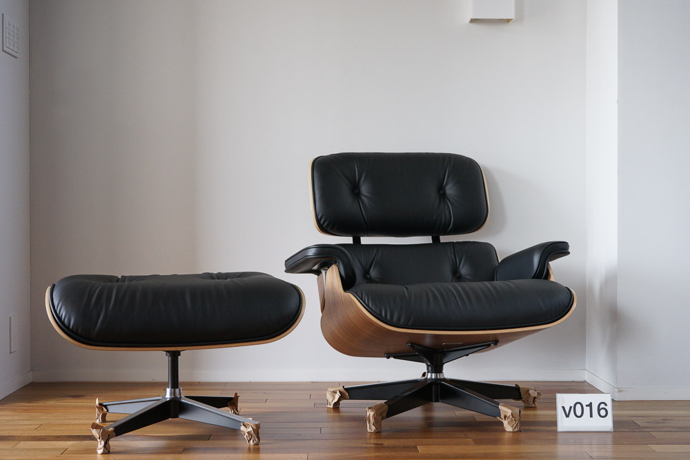 イームズラウンジチェアの木目