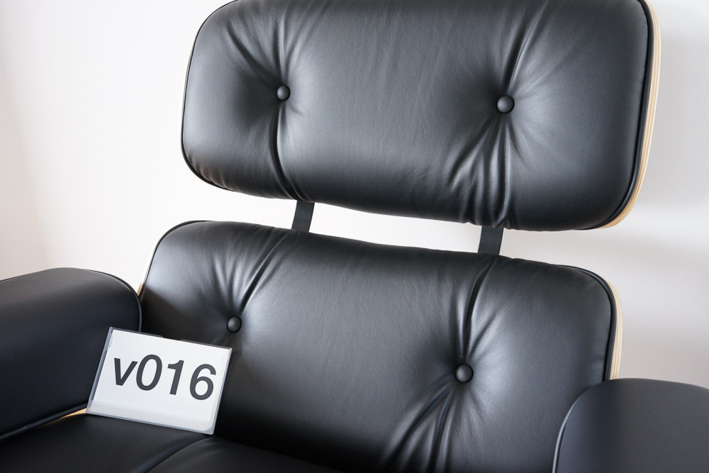 イームズラウンジチェアの木目